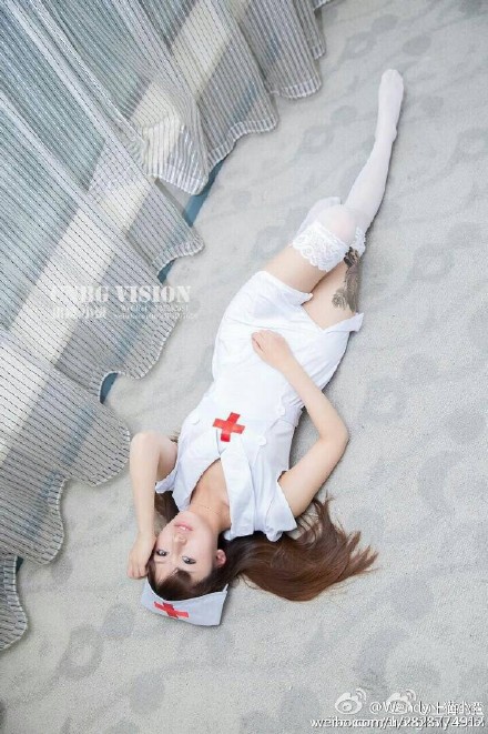 卡哇伊女孩装扮甜美性感小护士图片