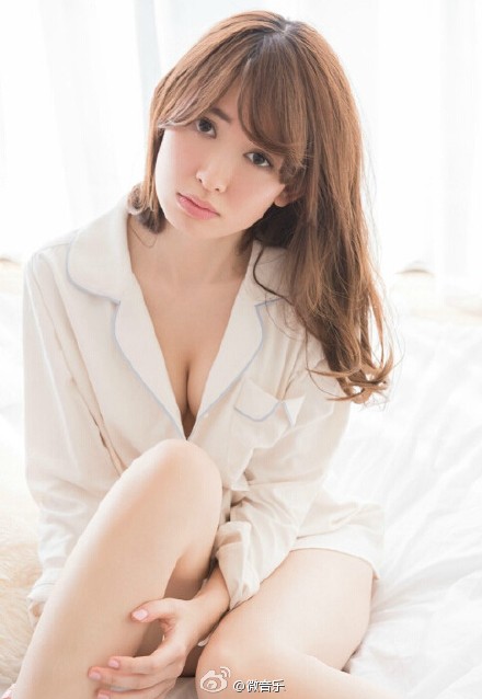 高清美女模特喷鼻血！AKB48“女王”小嶋阳菜拍写真集《怎么办？》(图)图片