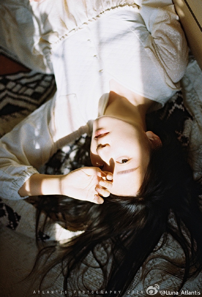 极品波霸美女苏夏午夜大胆晒出超深事业线图片图片