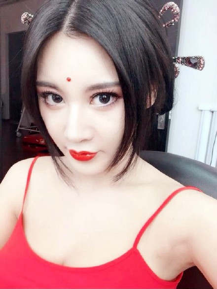 清纯校花美女生活照 长发直发美女图片大全图片