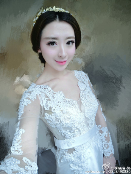 深夜寂寞的女人  性感丰满美女床上自拍照图片