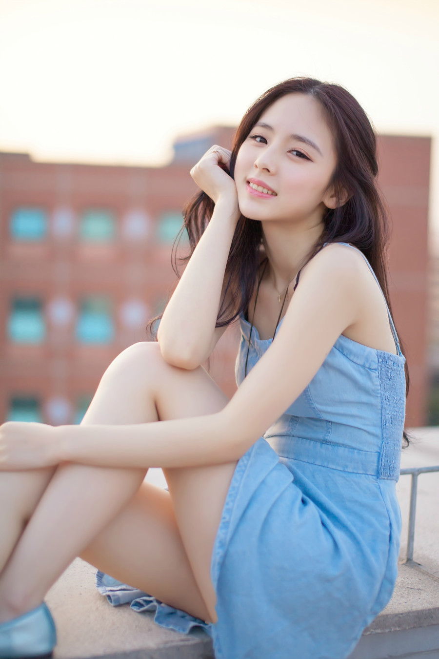 性感全透明露背连衣裙美女瀑布湿身自拍图片