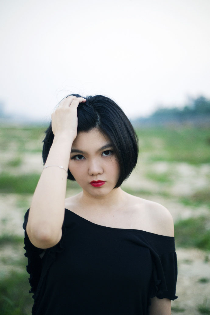 美女姐姐图片欣赏中戏美女校花奔跑全校上演性感火辣身材前凸后翘摆拍照图片