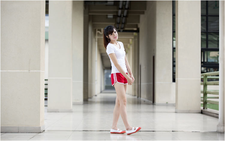 美女姐姐图片欣赏中戏美女校花奔跑全校上演性感火辣身材前凸后翘摆拍照图片