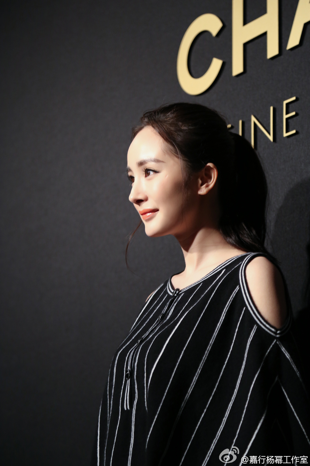 美女明星杨幂干练黑色职业装性感红唇诱惑图片图片