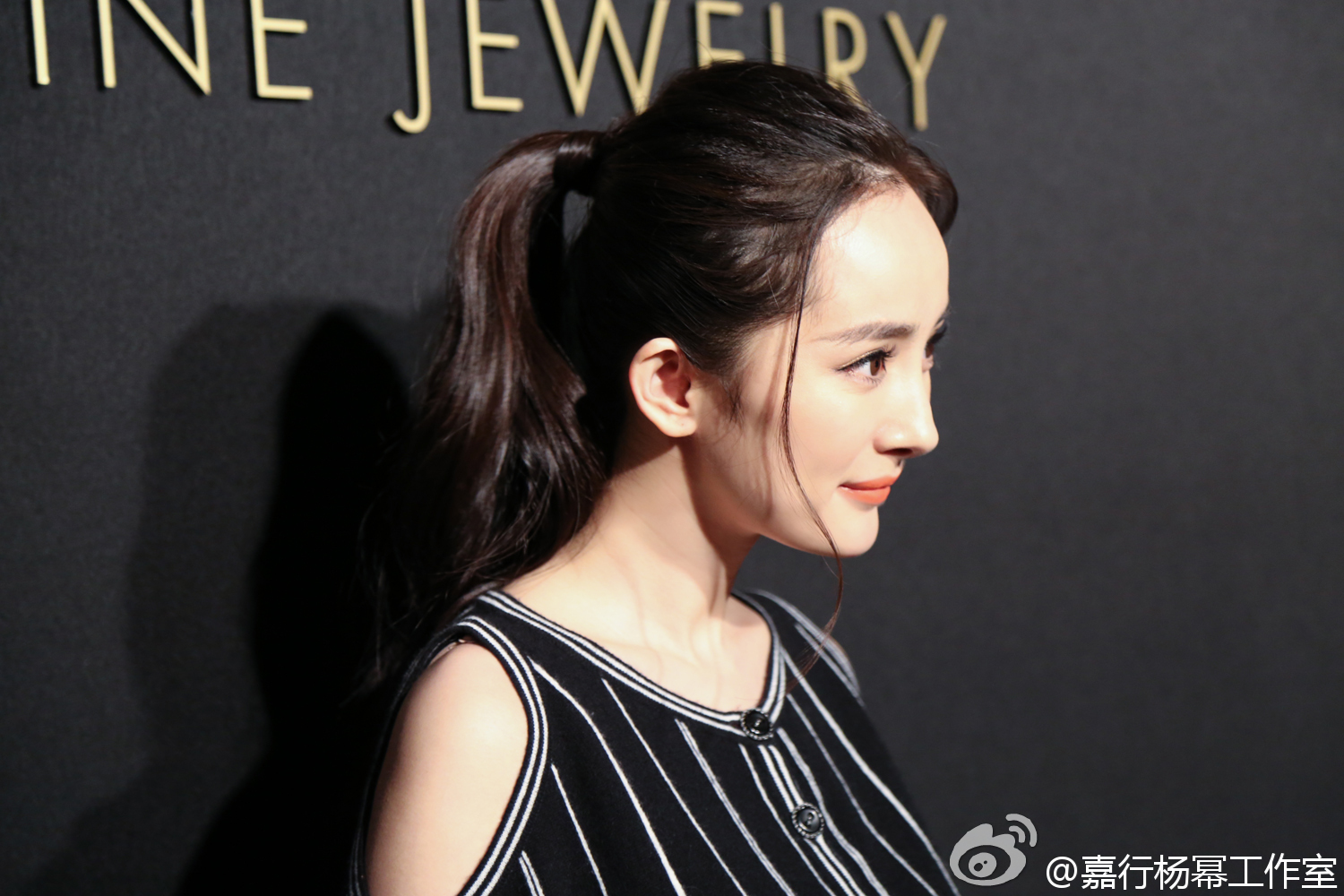美女明星杨幂干练黑色职业装性感红唇诱惑图片图片