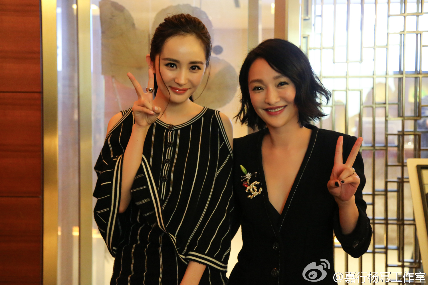 美女明星杨幂干练黑色职业装性感红唇诱惑图片图片