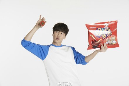 高清韩国京畿道南扬州男明星Runningman李光洙和金钟国丫土豆广告高清图片图片