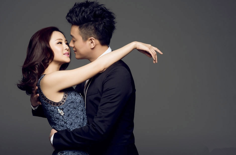 高清中国大陆辽宁省抚顺市新抚男演员佟大为关悦庆婚六周年杂志写真图片