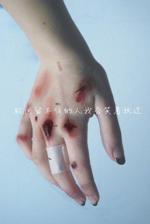黑白风格的伤心伤感图片 带字的悲伤难过伤感图片大全图片