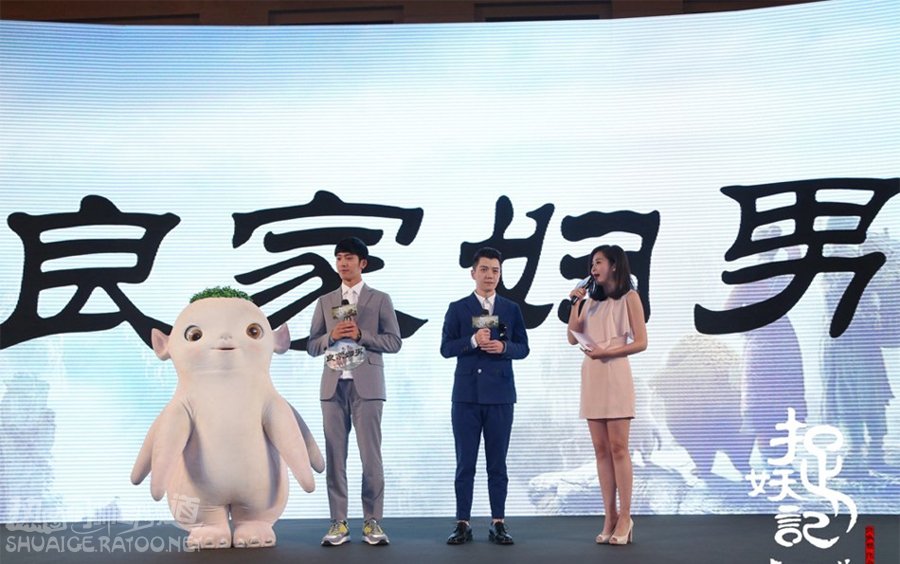 中国内地影视男演员井柏然墨镜等车街拍高清电脑桌面壁纸图片
