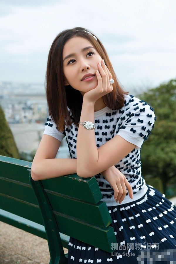 刘诗诗盛夏浪漫写真图片 迷人姿态尽展温润柔和图片