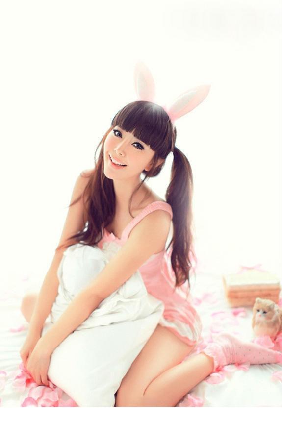 粉红兔女郎图片