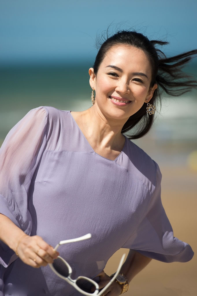 章子怡图片章子怡最新时尚封面图片 恋情甜美人比花娇图片