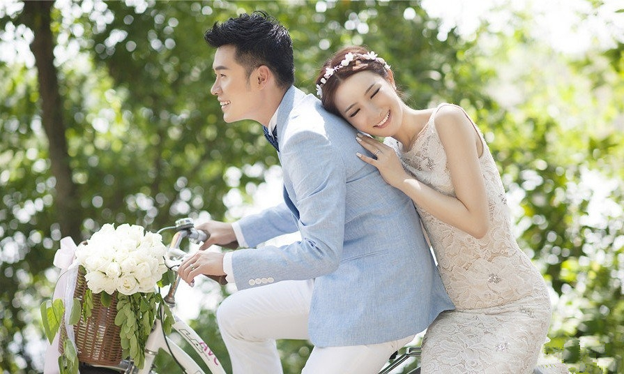 章子怡婚纱照图片 时尚大片曝光 纯白婚纱唯美动人图片
