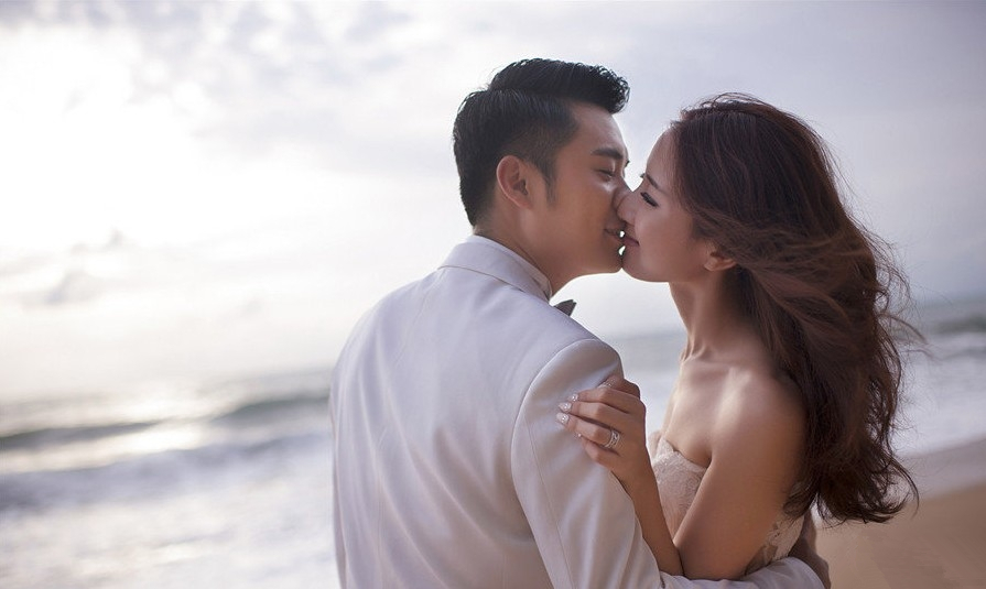 章子怡婚纱照图片 时尚大片曝光 纯白婚纱唯美动人图片