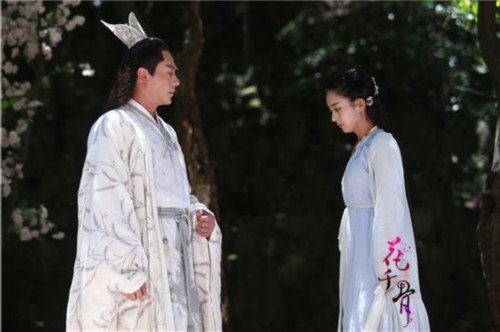 黄晓明电视剧图片《锦绣缘》黄晓明剧照图片 陈乔恩陷三角恋图片