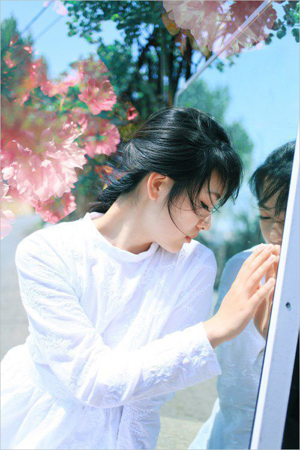 中国台湾女模特昆凌复古优雅杂志写真照图片图片