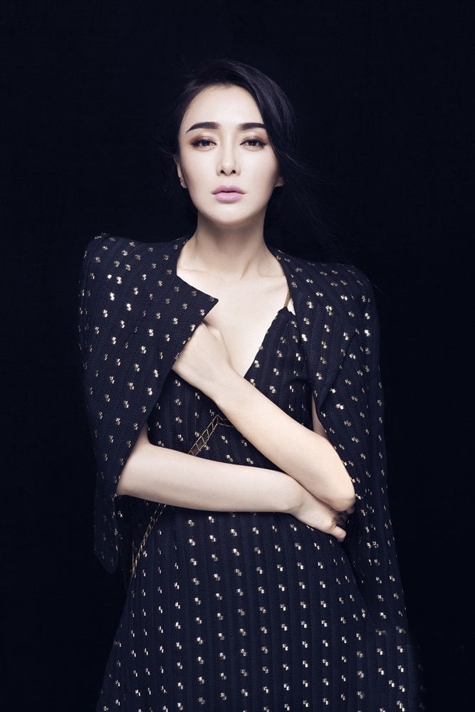 秦岚曝性感时尚图片 熟女风范魅力十足图片