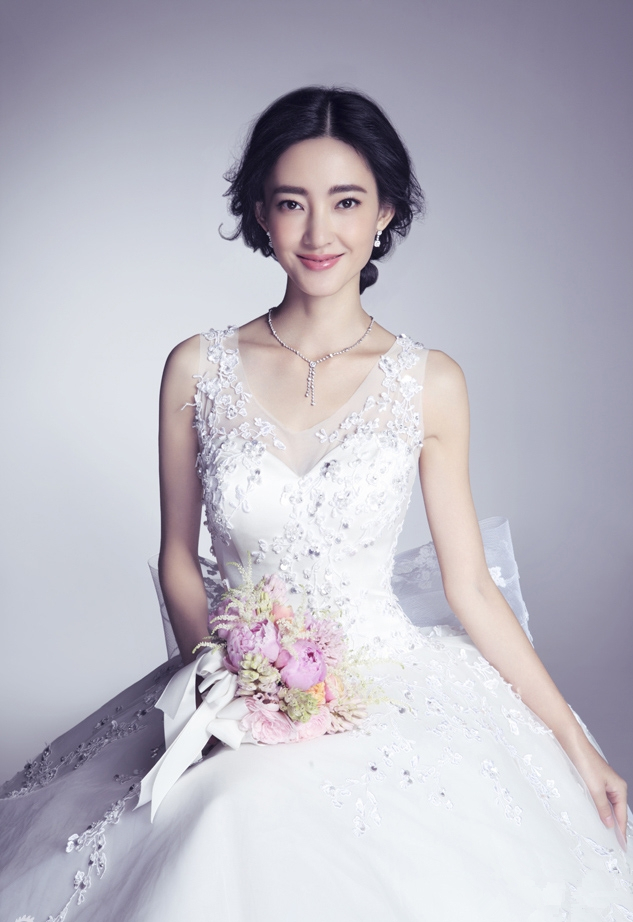 秦岚婚纱杂志图片 温婉惊艳动人图片