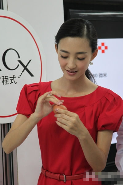 王丽坤优雅灵动粉色长裙写真图片图片