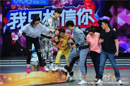 黄晓明电视剧图片《锦绣缘》黄晓明剧照图片 陈乔恩陷三角恋图片
