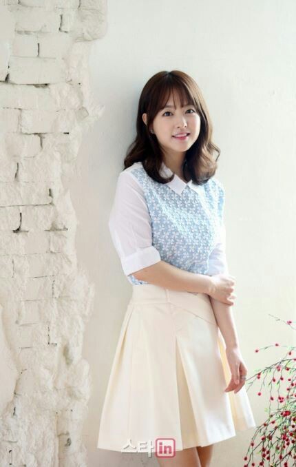 高清韩国忠清北道曾坪邑美女《Oh，我的鬼神大人》朴宝英采访图多得任性，小裙子N套换着拍。。。图片