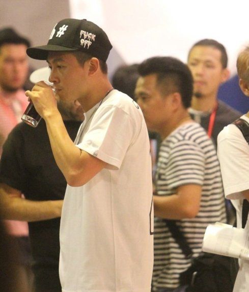 陈冠希开派对狂欢图片图片