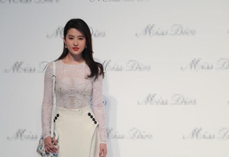 倪妮登瑞丽杂志封面 大秀性感长腿引人冲动图片