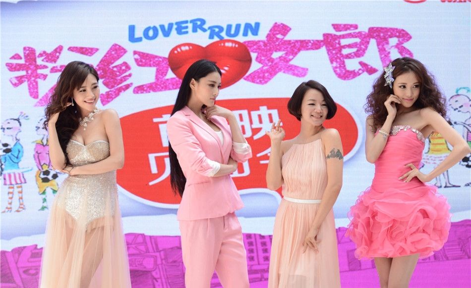 蔡依林短裙亮相显黑瘦 蔡依林图片 蔡依林出席活动图片 蔡依林性感图片大全图片