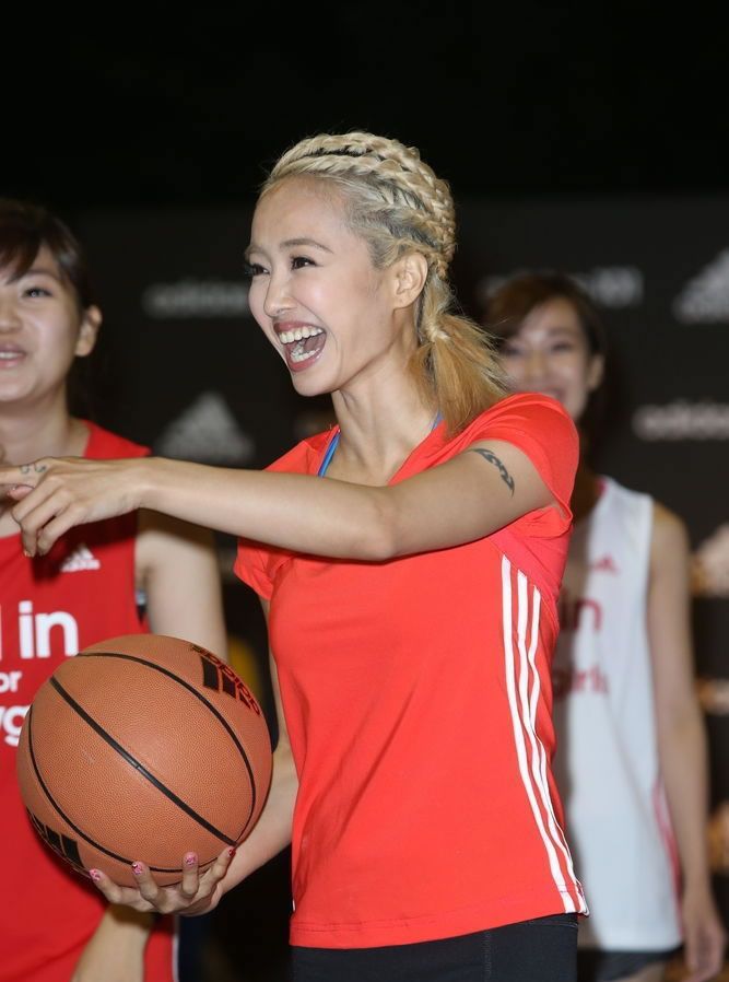 蔡依林西安火辣献唱 超短裤秀美腿 蔡依林演唱会活动图片图片
