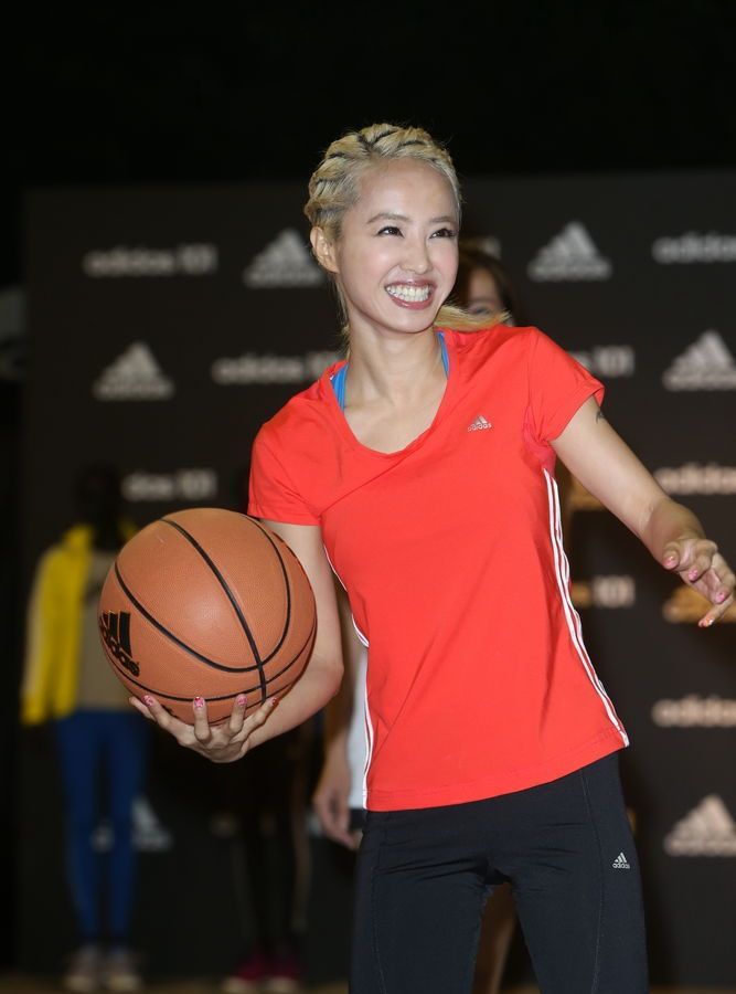 蔡依林西安火辣献唱 超短裤秀美腿 蔡依林演唱会活动图片图片