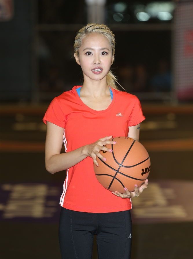 蔡依林西安火辣献唱 超短裤秀美腿 蔡依林演唱会活动图片图片