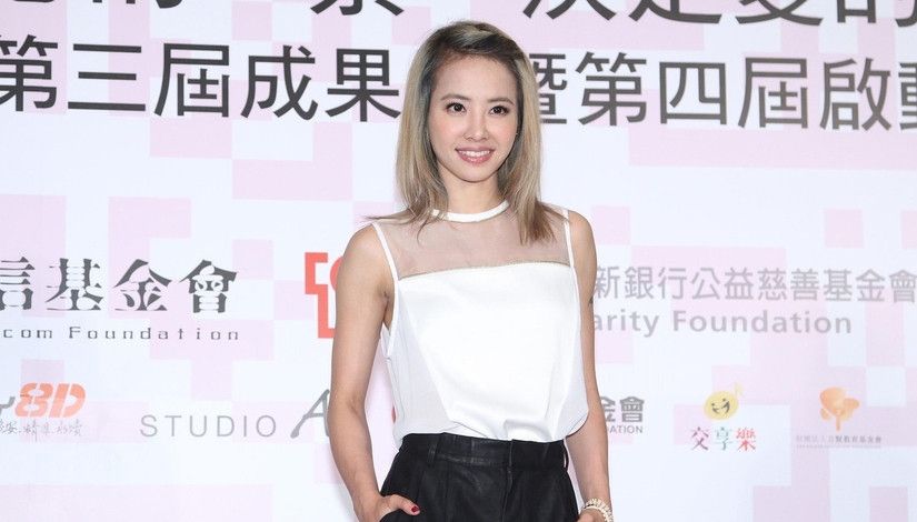 蔡依林短裙亮相显黑瘦 蔡依林图片 蔡依林出席活动图片 蔡依林性感图片大全图片