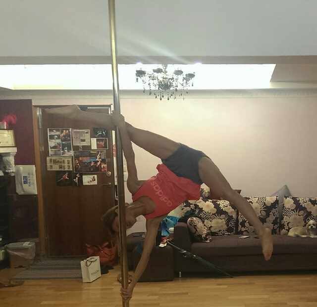 蔡依林短裙亮相显黑瘦 蔡依林图片 蔡依林出席活动图片 蔡依林性感图片大全图片