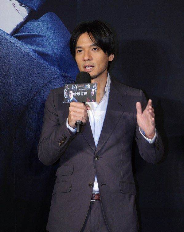 控制北京首映礼图片 吴彦祖获安以轩姚晨送香吻图片