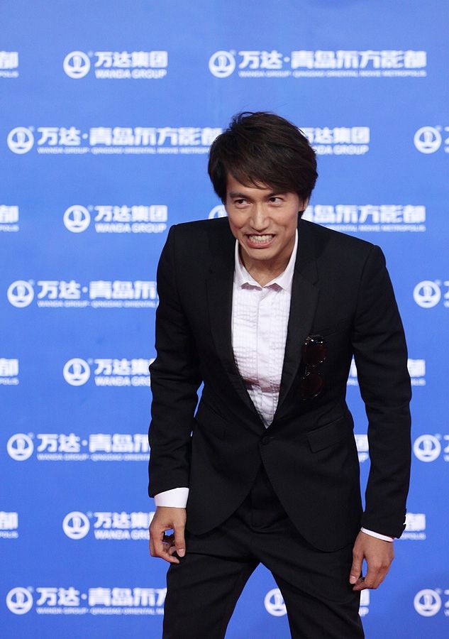 安以轩小礼服甜美娇俏走红毯 言承旭暴瘦亮相图片