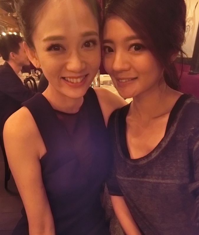 安以轩性感露肩装出席北京幕后英雄盛典活动图片图片