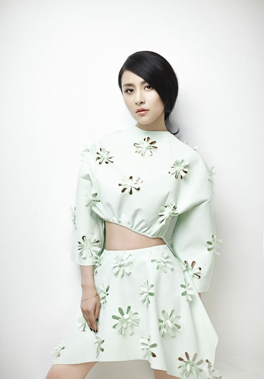 中国内地陕西西安影视女演员歌手贾青高冷写真图片性感至极图片