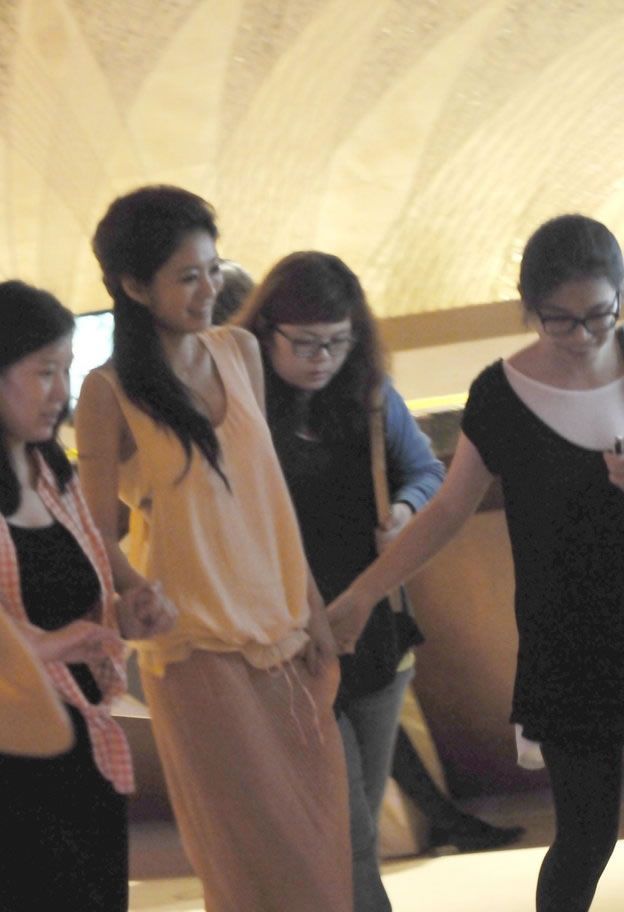 安以轩异国风情写真图片 自由随性彰显韵味图片