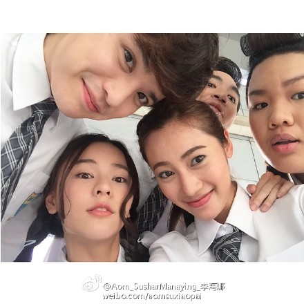 超像林志玲的美丽校花 甜美校服装写真图片