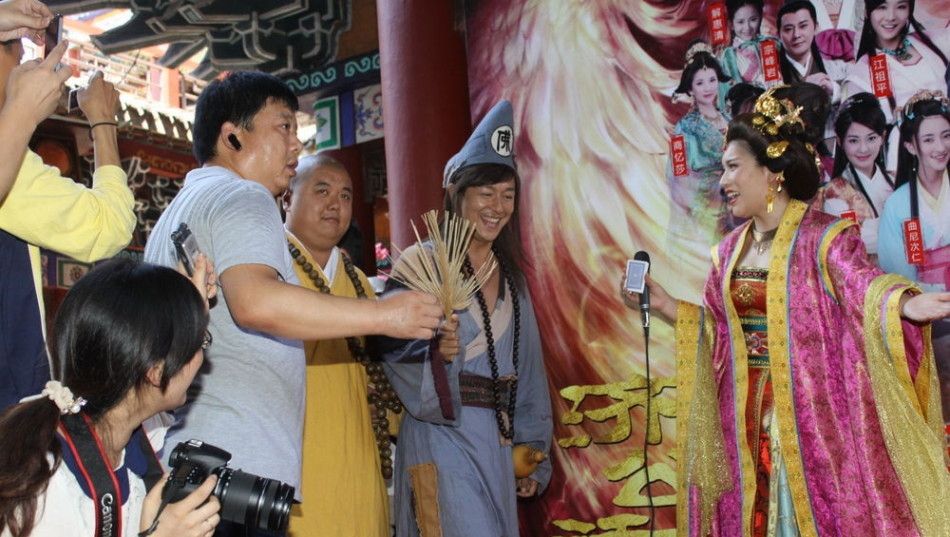 电视剧《虎妈猫爸》赵薇剧照图片赵薇发威佟大为求饶图片