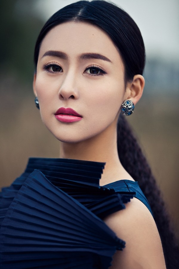 中国内地陕西西安影视女演员歌手贾青高冷写真图片性感至极图片