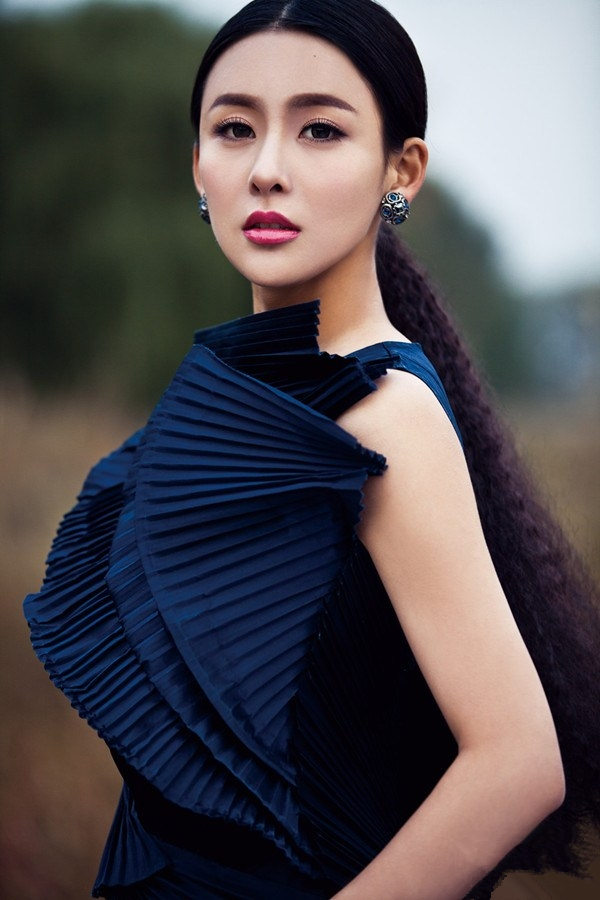 中国内地陕西西安影视女演员歌手贾青高冷写真图片性感至极图片