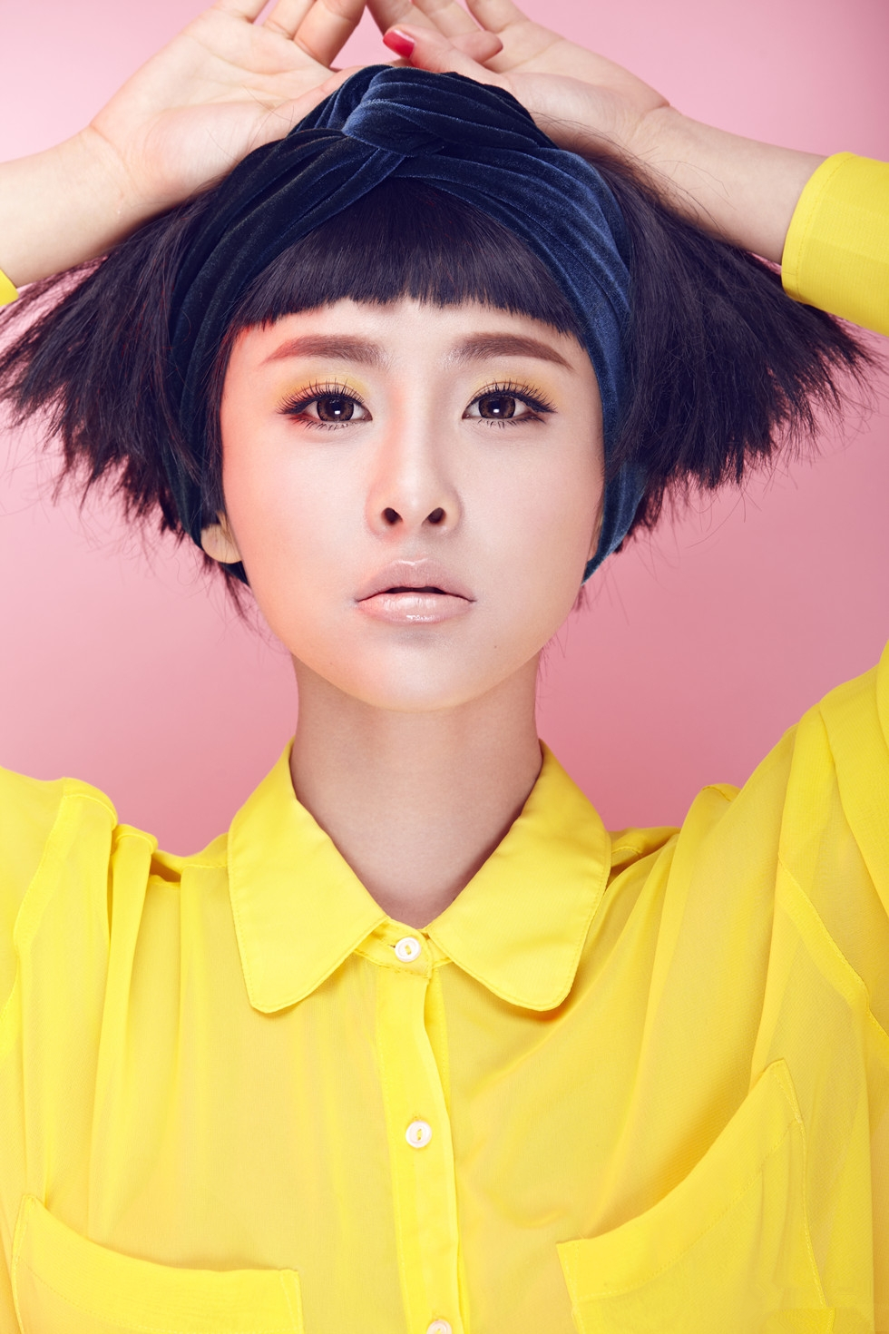贾青短发写真图片甜美俏丽干练图片
