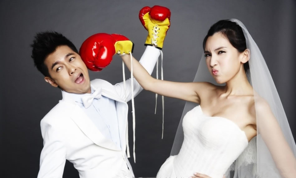 林志颖为庆祝微博粉丝破2000万 发搞怪婚纱照图片图片