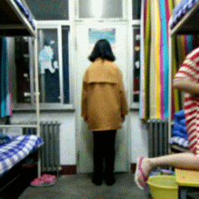 邪恶搞笑gif：没精神了？给你提提神！图片