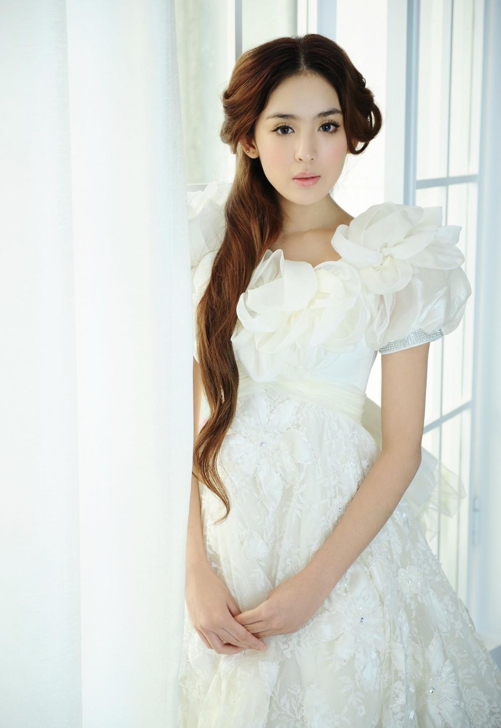 中国内地新疆乌鲁木齐市影视女演员古力娜扎甜美写真桌面壁纸图片