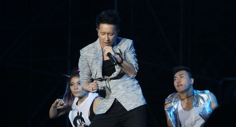 韩庚康熙来了录制现场照 韩庚小S现场鼻对鼻心跳不已图片