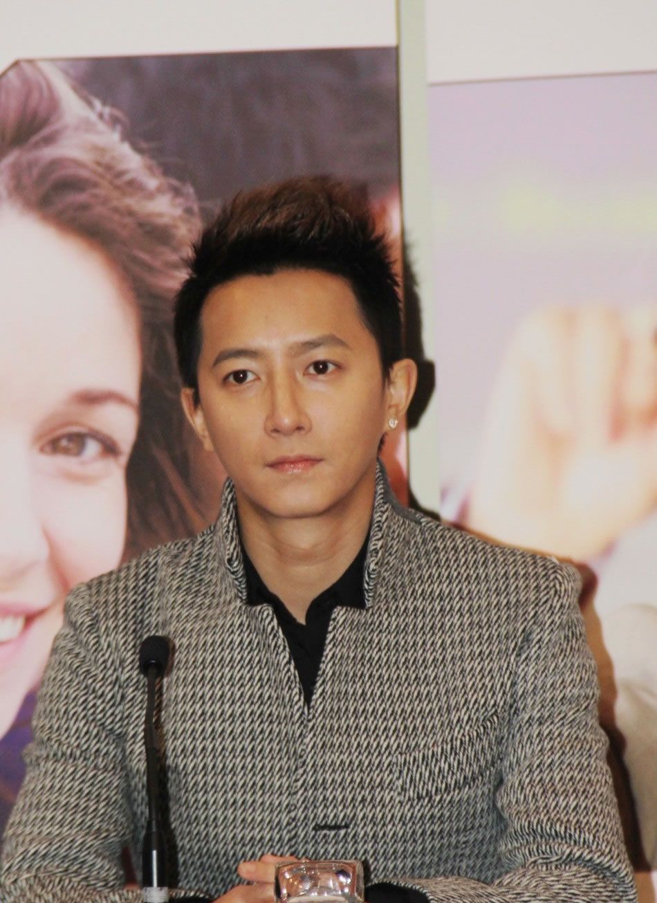 韩庚参加前任攻略首映礼 姚星彤着透视装性感抢镜图片